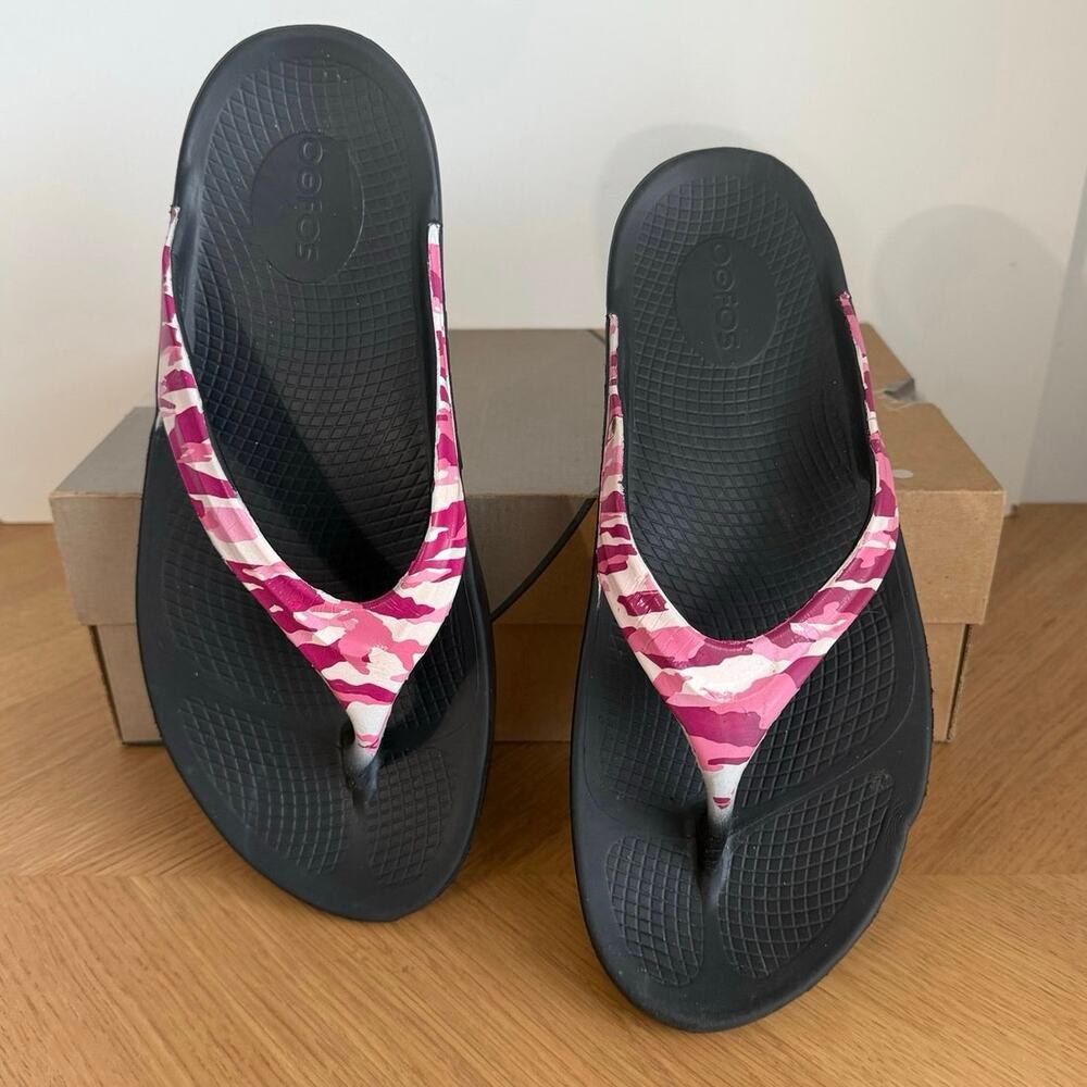 OOFOS OOlala ‘Pink Camo’ Women Recovery Sandals- SZ 11